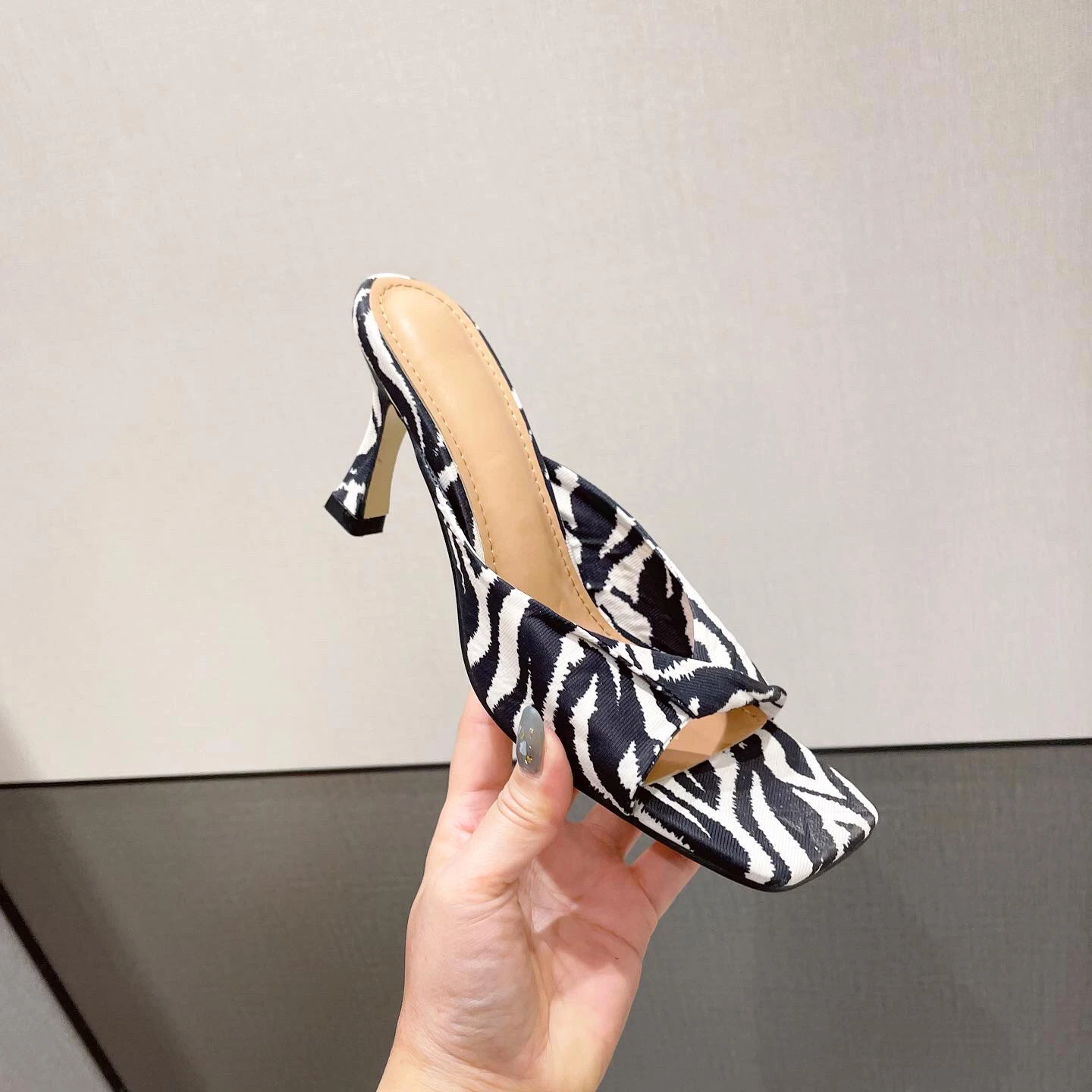 Wholesale Price Slip On Slipper Shoes Woman Open Toe High Heel Ladies Shoes Ready Stock
Wholesale Price Slip On Slipper Shoes Woman Open Toe High Heel Ladies Shoes Ready Stock