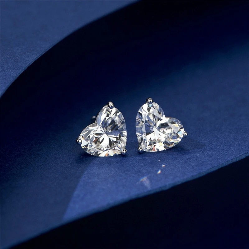 Heart-shaped diamond earrings with simple love cut lmitate diamond earrings S925 silver 1-carat diamond earrings for women
Heart-shaped diamond earrings with simple love cut lmitate diamond earrings S925 silver 1-carat diamond earrings for women