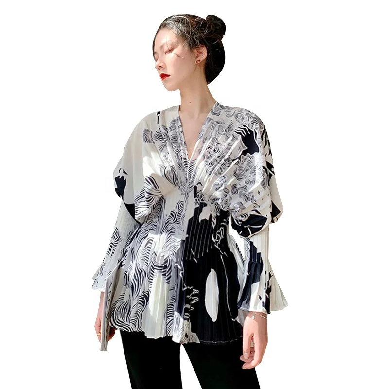 CHICEVER Women's Shirts V Neck Flare Long Sleeve Pleated Tunic Large Size Casual Summer Blouses
CHICEVER Women's Shirts V Neck Flare Long Sleeve Pleated Tunic Large Size Casual Summer Blouses