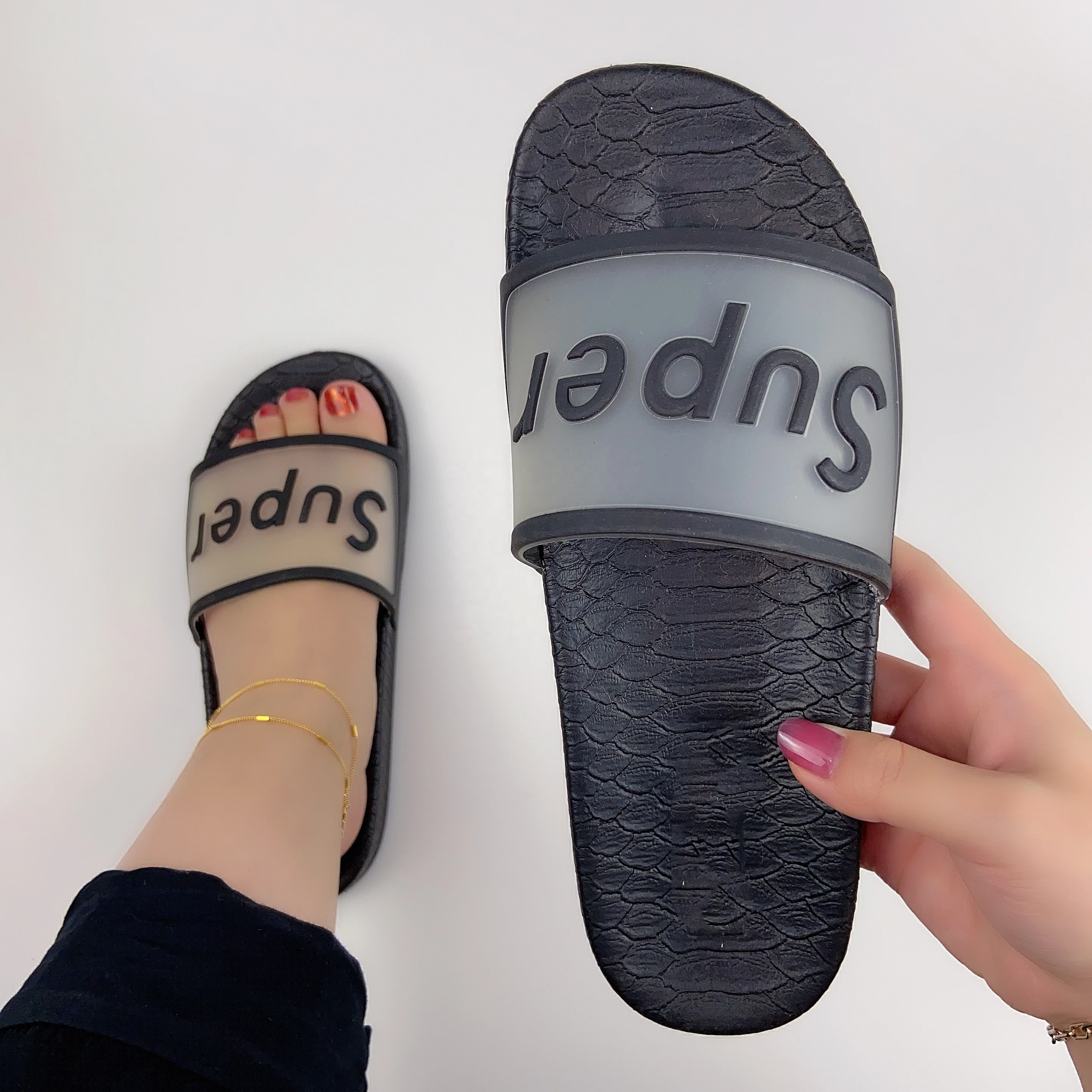 NEW Womens Slippers Transparent PVC Uppers Vamp Beach Flat Slippers Slides Ladies Colorful Crystal Sandals for Women Shoes
NEW Womens Slippers Transparent PVC Uppers Vamp Beach Flat Slippers Slides Ladies Colorful Crystal Sandals for Women Shoes