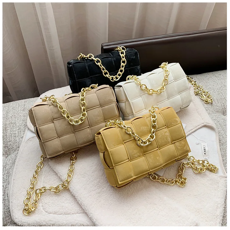 2021 Designed Ladies handbags with Thick Gold Chain Weave Handbag Fashion matte PU Woven Flap Bags For Women
2021 Designed Ladies handbags with Thick Gold Chain Weave Handbag Fashion matte PU Woven Flap Bags For Women