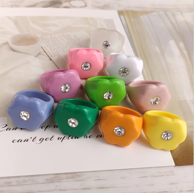 New flower three-dimensional multicolor acrylic resin ring, plastic block transparent rhinestone jewelry ring ring wholesale, As picture 
New flower three-dimensional multicolor acrylic resin ring, plastic block transparent rhinestone jewelry ring ring wholesale, As picture