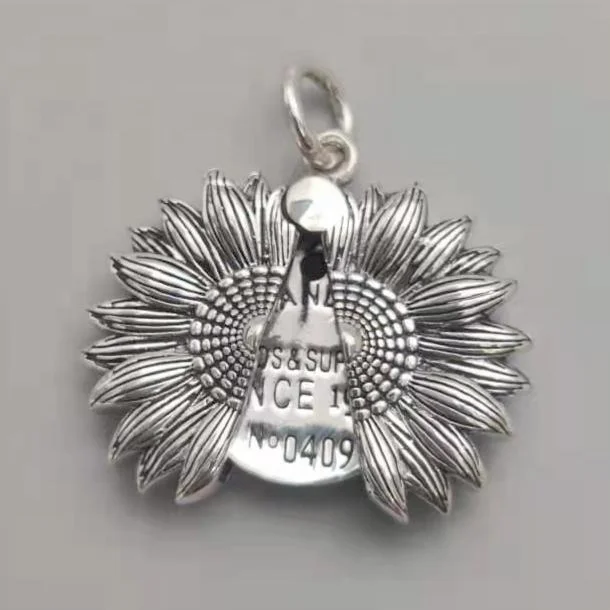 New design Necklace sterling silver 925 gold plated jewelry 18k creative men women openable closable sun flower Hip hop pendant, White gold (rose gold, yellow are avaliable)
New design Necklace sterling silver 925 gold plated jewelry 18k creative men women openable closable sun flower Hip hop pendant, White gold (rose gold, yellow are avaliable)