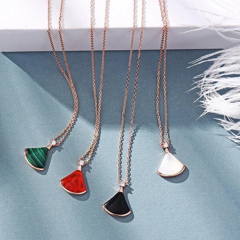 Pink fan-shaped skirt pendant necklace 18k rose gold small fan-shaped clavicle chain ladies accessories, Picture shows
Pink fan-shaped skirt pendant necklace 18k rose gold small fan-shaped clavicle chain ladies accessories, Picture shows