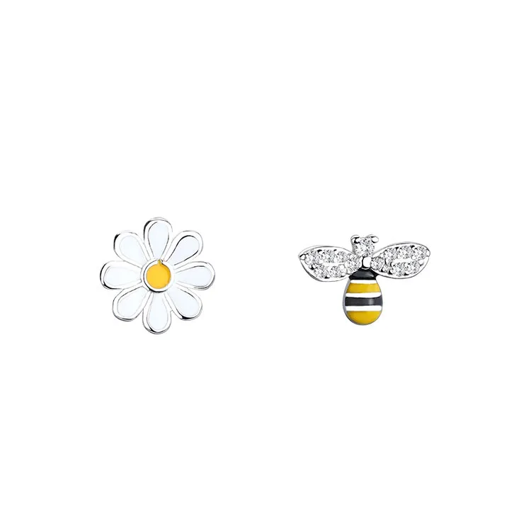925 Sterling Silver Flower Earrings Women Simple Fashion Wedding Jewelry Accessories
925 Sterling Silver Flower Earrings Women Simple Fashion Wedding Jewelry Accessories