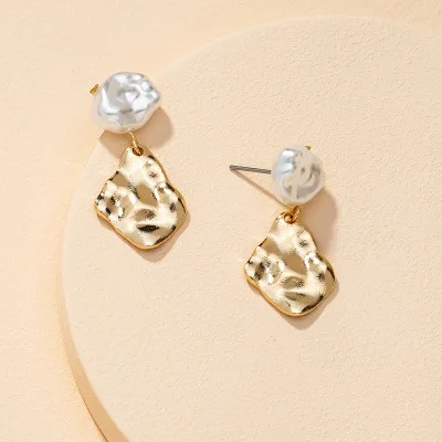 Most Popular Vintage Baroque Pearl Geometric Drop Earrings Pearl Metal Square Drop Earrings for Winter
Most Popular Vintage Baroque Pearl Geometric Drop Earrings Pearl Metal Square Drop Earrings for Winter