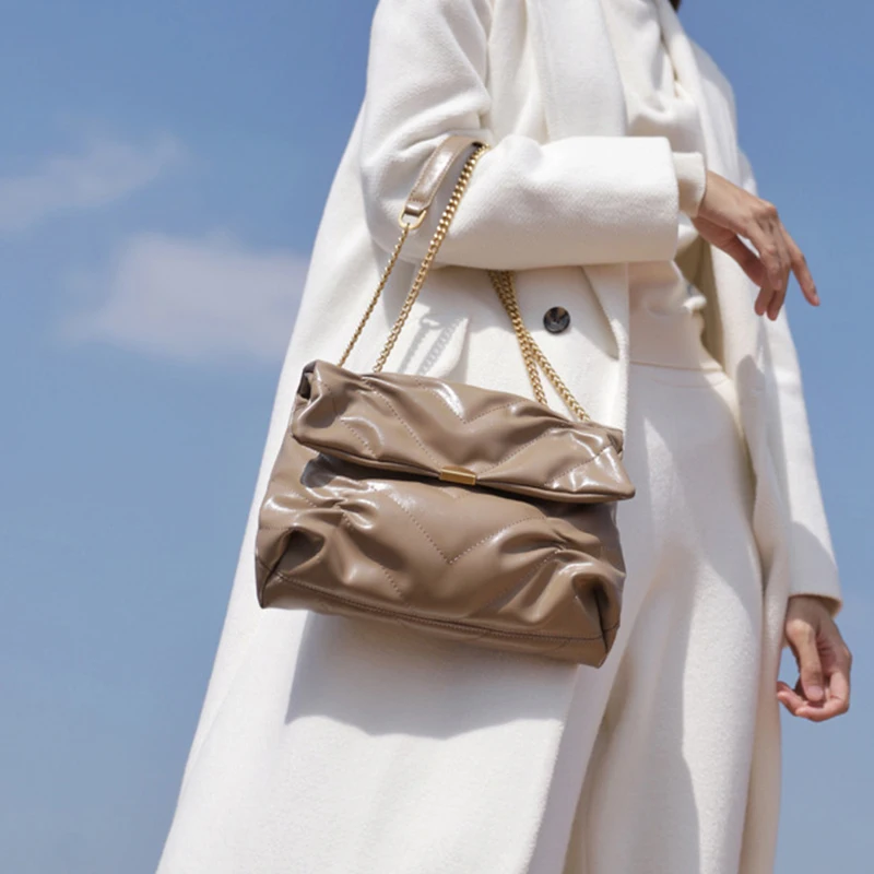 Soft Pu leather fold chain messenger square bag large capacity luxury shoulder bags designed tote bag, Can choose any color in the color card
Soft Pu leather fold chain messenger square bag large capacity luxury shoulder bags designed tote bag, Can choose any color in the color card