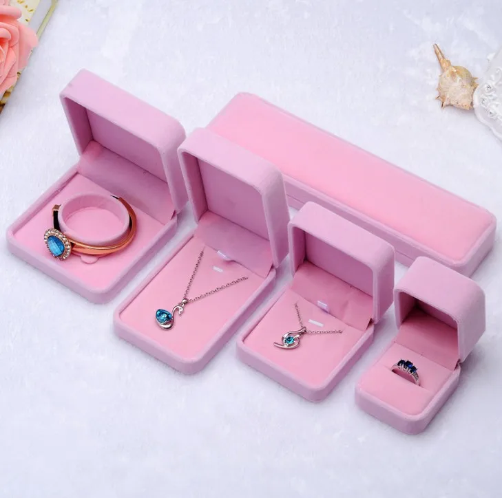 luxury high quality engagement ring necklace earrings bracelet gift packaging box custom pink velvet jewelry box
luxury high quality engagement ring necklace earrings bracelet gift packaging box custom pink velvet jewelry box