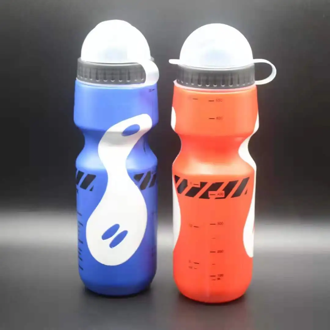 Outdoor bike water bottle with plastic PE sports water bottle 650ML suction cup riding water bottle
Outdoor bike water bottle with plastic PE sports water bottle 650ML suction cup riding water bottle
