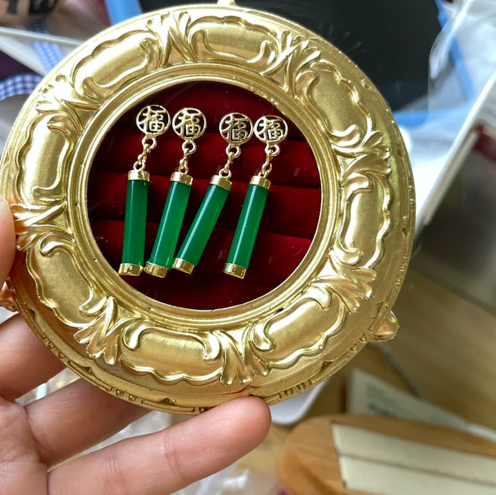 Jialin 2021 INS new jewelry tassels pillars shape jade earring studs jade circle fu happiness green jade earrings
Jialin 2021 INS new jewelry tassels pillars shape jade earring studs jade circle fu happiness green jade earrings