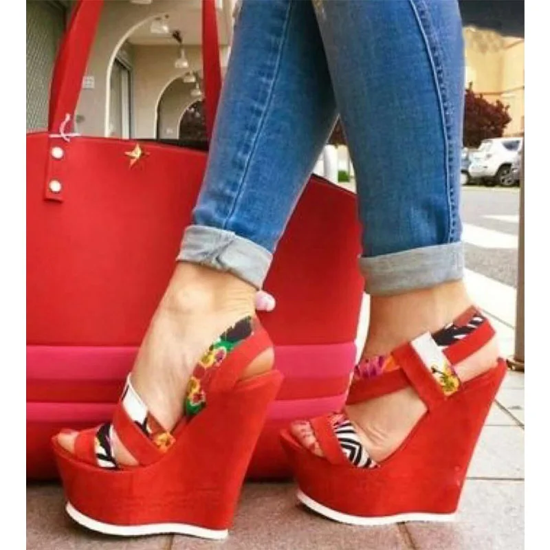 Wedge shaped new 2021 European and American style comfortable slope heel color matching high heel sandals, size 35-42
Wedge shaped new 2021 European and American style comfortable slope heel color matching high heel sandals, size 35-42