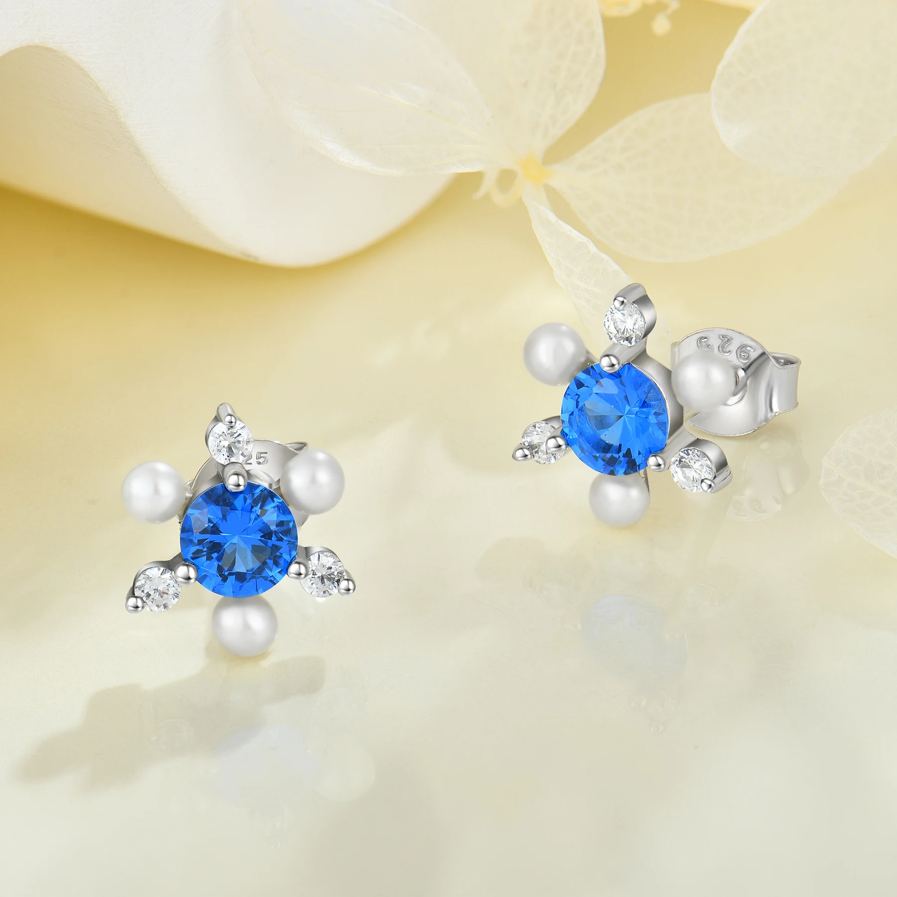 Fine Jewelry Earrings 925 Sterling Silver with Pearl and Zircon Design for Women Romantic Vintage Stud Earrings Sample Making
Fine Jewelry Earrings 925 Sterling Silver with Pearl and Zircon Design for Women Romantic Vintage Stud Earrings Sample Making