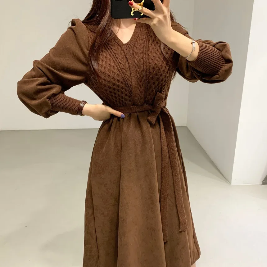 New Women Style Long-sleeved A-line Skirt Solid Color Retro French Ladies V-neck Knitted Long Skirt With Belt
New Women Style Long-sleeved A-line Skirt Solid Color Retro French Ladies V-neck Knitted Long Skirt With Belt