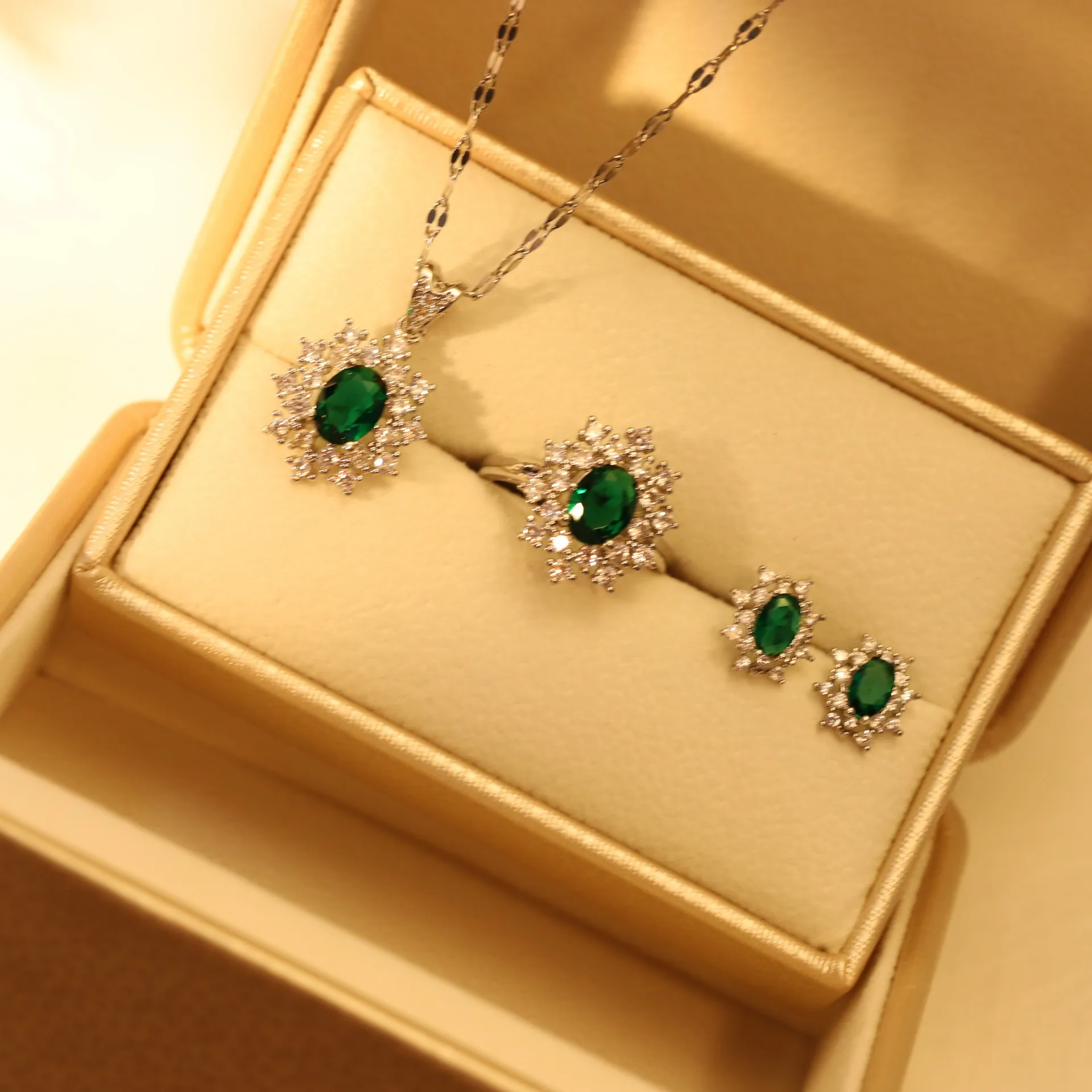 Emerald Pendant Necklace Earrings Ring Set Crystal Zircon Ring Three-piece Jewelry Set for women
Emerald Pendant Necklace Earrings Ring Set Crystal Zircon Ring Three-piece Jewelry Set for women