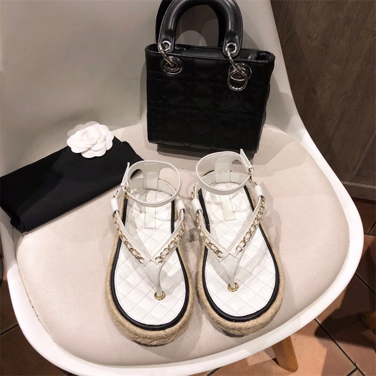 High Quality Summer New Plaid Toe Ring Fisherman's One-word Buckle Ladies Flat Slippers Metal Chain Sandals
High Quality Summer New Plaid Toe Ring Fisherman's One-word Buckle Ladies Flat Slippers Metal Chain Sandals