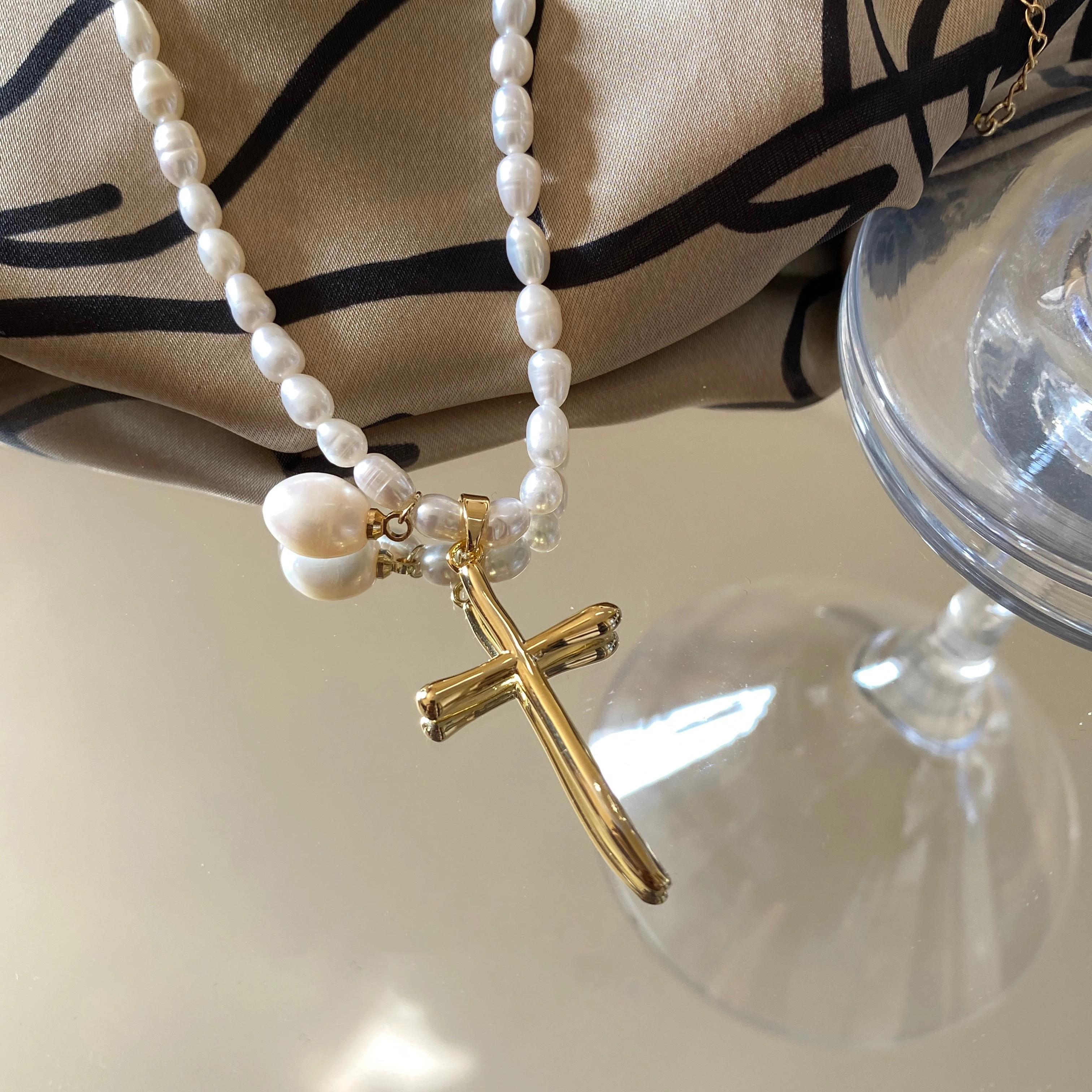 Beaded Natural Freshwater Pearl Necklaces Gold Plated Cross Necklaces Charms Elegant Vintage Minimalist Choker Necklace 2021 Hot
Beaded Natural Freshwater Pearl Necklaces Gold Plated Cross Necklaces Charms Elegant Vintage Minimalist Choker Necklace 2021 Hot