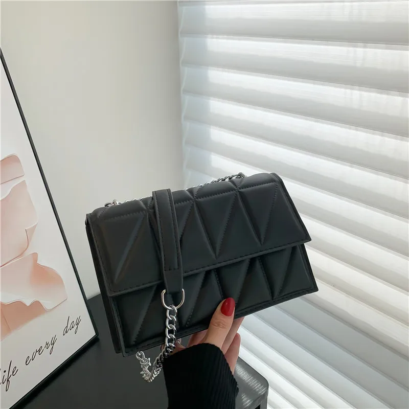 Korean storage bag version of western style chain embroidered small square bag mini slung shoulder bag
Korean storage bag version of western style chain embroidered small square bag mini slung shoulder bag
