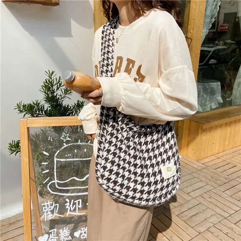 2021 custom logo new plaid woolen woman's diagonal large capacity single shoulder school bag wholesale, Customized color
2021 custom logo new plaid woolen woman's diagonal large capacity single shoulder school bag wholesale, Customized color