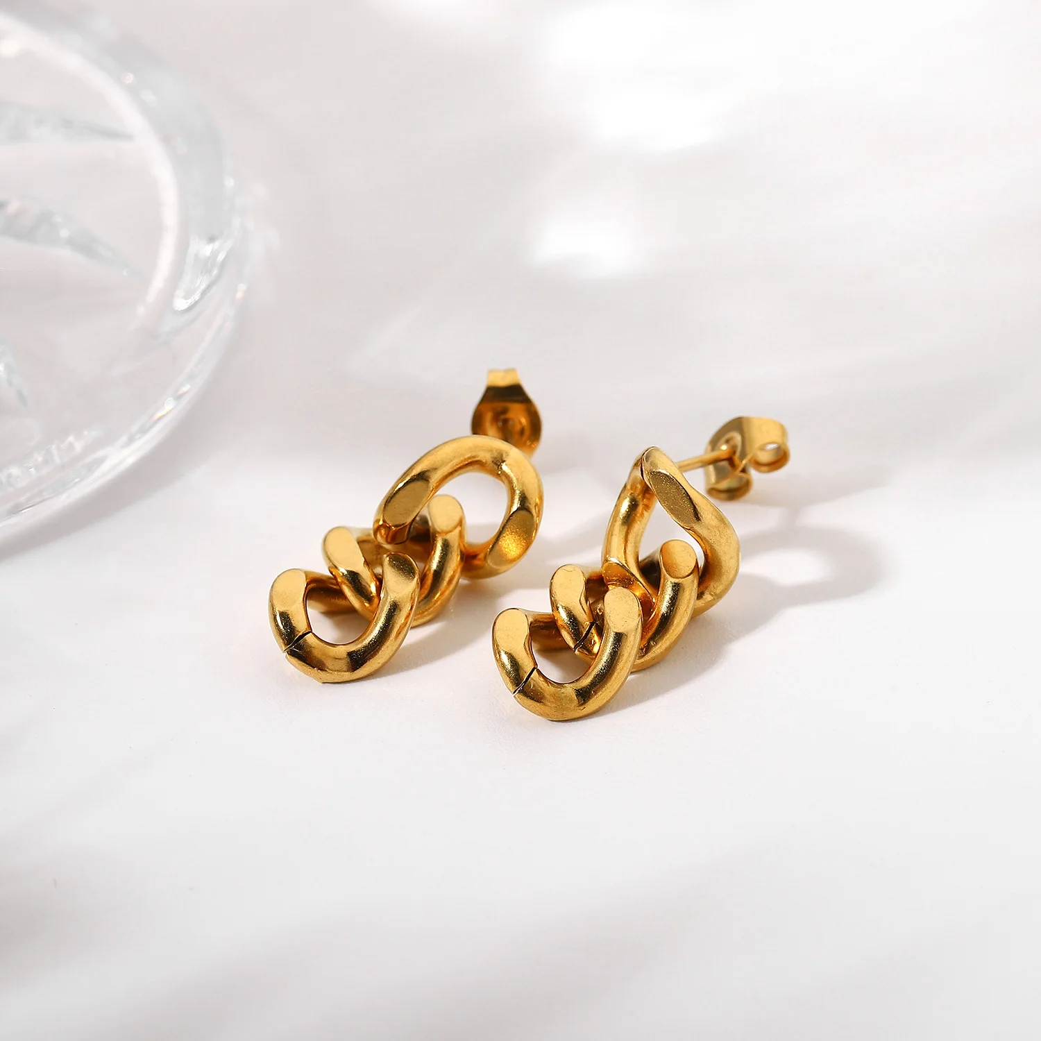 Vershal A680 New Fashion 18k Gold Plated Stainless Steel Minimalist Chain Drop Earrings
Vershal A680 New Fashion 18k Gold Plated Stainless Steel Minimalist Chain Drop Earrings