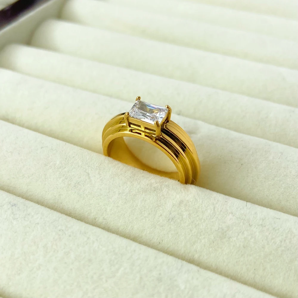 Fashion square zirconium ring jewelry stainless steel gold plated multi-layer wide rectangular zircon ring
Fashion square zirconium ring jewelry stainless steel gold plated multi-layer wide rectangular zircon ring