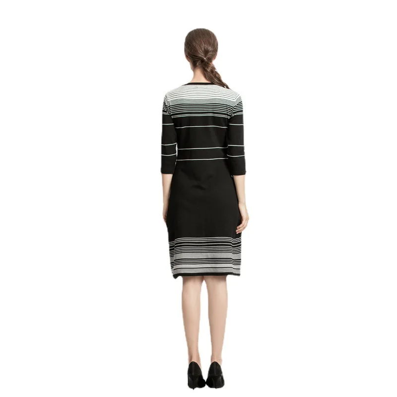 2021 autumn winter new hot selling Pullover striped large women's o neck slim fit medium long style knitted dress
2021 autumn winter new hot selling Pullover striped large women's o neck slim fit medium long style knitted dress