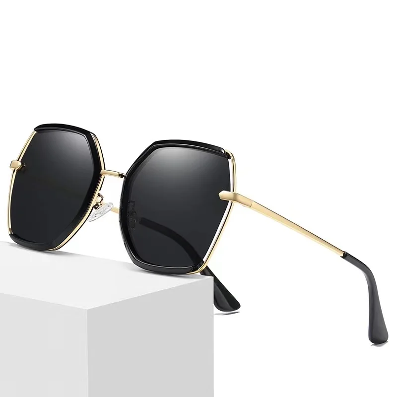custom modern fashion polarized glasses PC lens designer oversized metal frames women shades sun glasses sunglasses, 5 colors
custom modern fashion polarized glasses PC lens designer oversized metal frames women shades sun glasses sunglasses, 5 colors