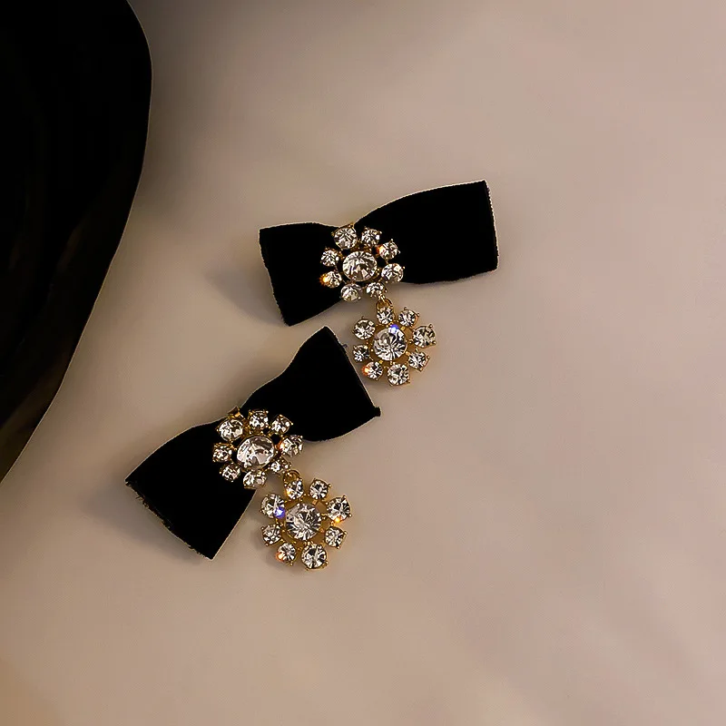 JUHU New style diamond flower bowknot earrings retro palace party style earrings S925 silver needle wholesale jewelry, Gold
JUHU New style diamond flower bowknot earrings retro palace party style earrings S925 silver needle wholesale jewelry, Gold