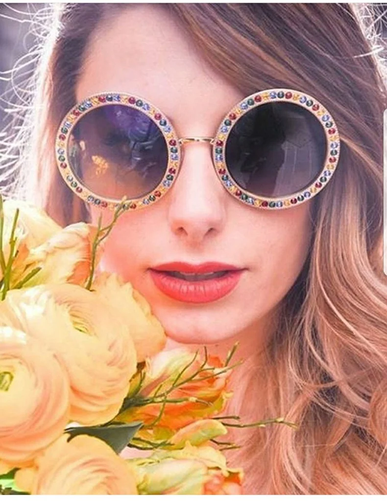 2021 factory wholesale trendy metal bling rhinestone sun glasses luxury design round shades custom fashion diamond sunglasses
2021 factory wholesale trendy metal bling rhinestone sun glasses luxury design round shades custom fashion diamond sunglasses