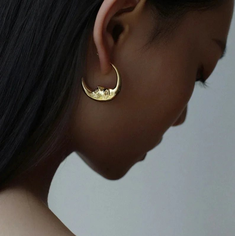 Lateefah OEM 2023 Trendy Luxury Fashion Jewelry Elegant Half Moon Gold Plated Hoop Earrings
Lateefah OEM 2023 Trendy Luxury Fashion Jewelry Elegant Half Moon Gold Plated Hoop Earrings