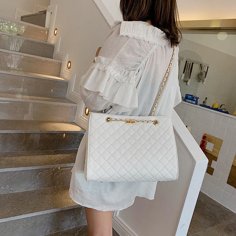 large female tote shoulder hand bag designer totes bags with custom printed logo, 4 colors
large female tote shoulder hand bag designer totes bags with custom printed logo, 4 colors
