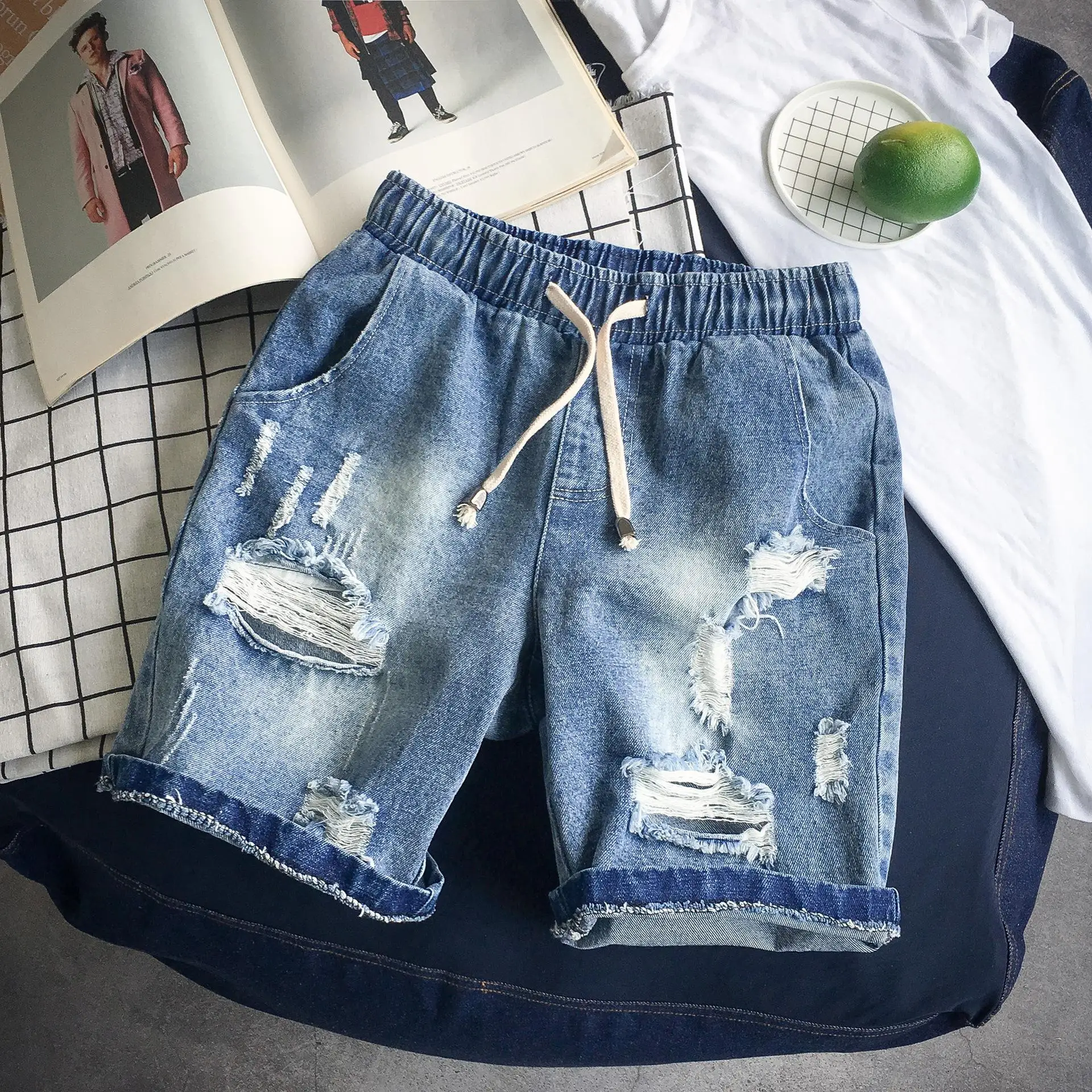 Wholesale Cheap summer Men jean shorts hollow out design and elastic waist drop shipping
Wholesale Cheap summer Men jean shorts hollow out design and elastic waist drop shipping