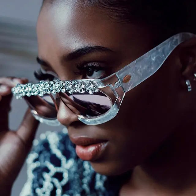 Guvivi 2020 Made in China New trendy Fashion sunglasses with diamonds Woman sunglasses luxury
Guvivi 2020 Made in China New trendy Fashion sunglasses with diamonds Woman sunglasses luxury