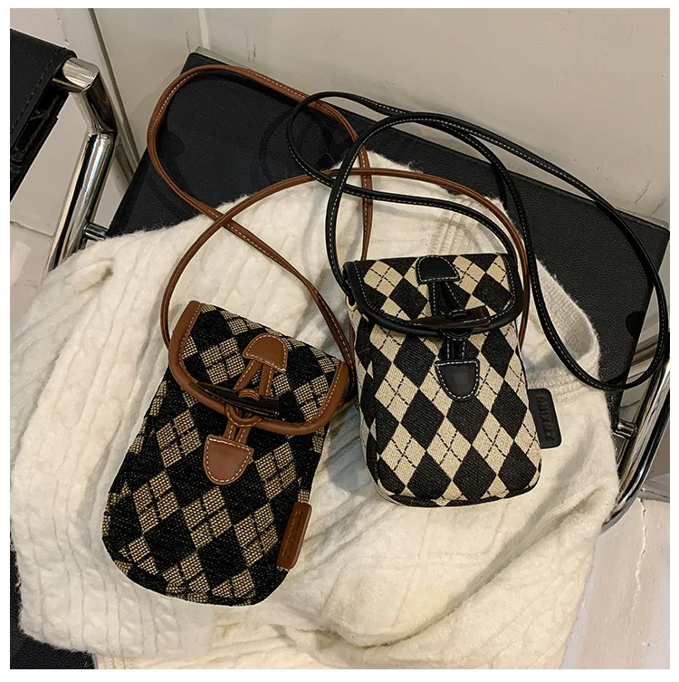 2022 Autumn and Winter New Korean Version of the Small Dinosaur All-match Sling Messenger Crossbody Canvas Bag, Black, brown
2022 Autumn and Winter New Korean Version of the Small Dinosaur All-match Sling Messenger Crossbody Canvas Bag, Black, brown