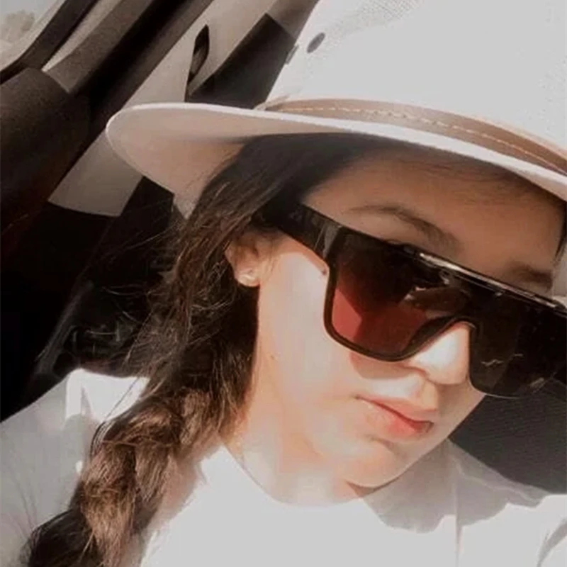 Fashionable New Brand Design Large Frame Glasses Hot Trend UV400 Sunshade Sunglasses for Men Women
Fashionable New Brand Design Large Frame Glasses Hot Trend UV400 Sunshade Sunglasses for Men Women