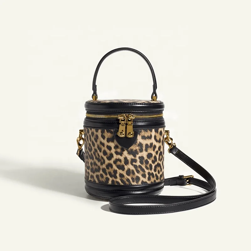 Autumn and winter new fashion ladies leopard print handbags luxury high-end design cylinder bag trendy messenger bucket bag
Autumn and winter new fashion ladies leopard print handbags luxury high-end design cylinder bag trendy messenger bucket bag