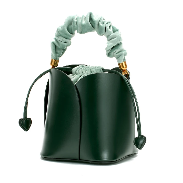 EMGL015 New arrival trendy designer genuine leather petals bucket shape women's handbag top quality ladies mini hand bags vendor
EMGL015 New arrival trendy designer genuine leather petals bucket shape women's handbag top quality ladies mini hand bags vendor