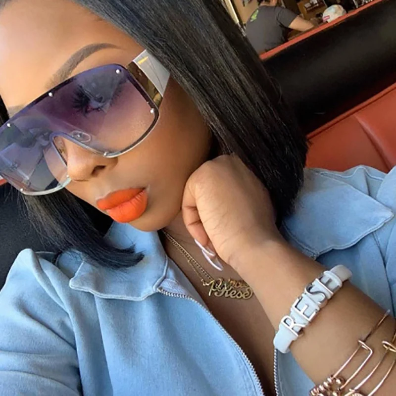 Trendy Square Big Frame Glasses Oversized Shades Eyewear Luxury One Piece Sunglasses For Women and Men
Trendy Square Big Frame Glasses Oversized Shades Eyewear Luxury One Piece Sunglasses For Women and Men