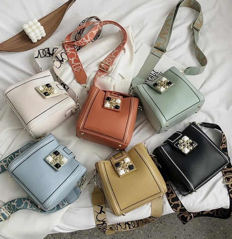 2021 New Style Wide Strap Bag Fashion Crossbody Shoulder Bags Women Small Bucket Bags
2021 New Style Wide Strap Bag Fashion Crossbody Shoulder Bags Women Small Bucket Bags