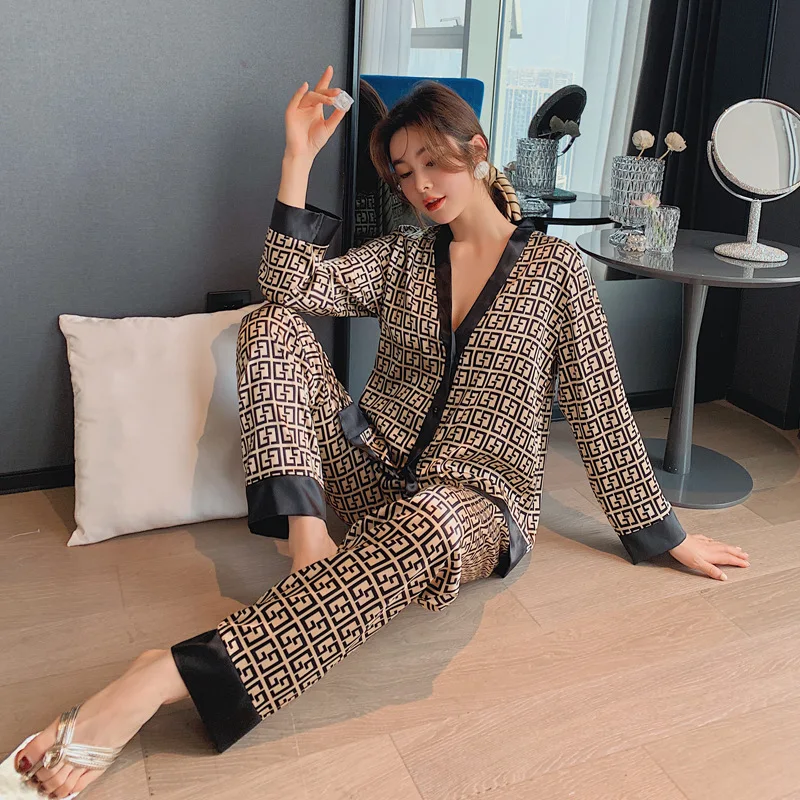 High Quality Women's Pajamas Set V Neck Design Luxury Cross Letter Print Sleepwear Silk Like Home Clothes Soft Nightwear Suits, Customized color
High Quality Women's Pajamas Set V Neck Design Luxury Cross Letter Print Sleepwear Silk Like Home Clothes Soft Nightwear Suits, Customized color