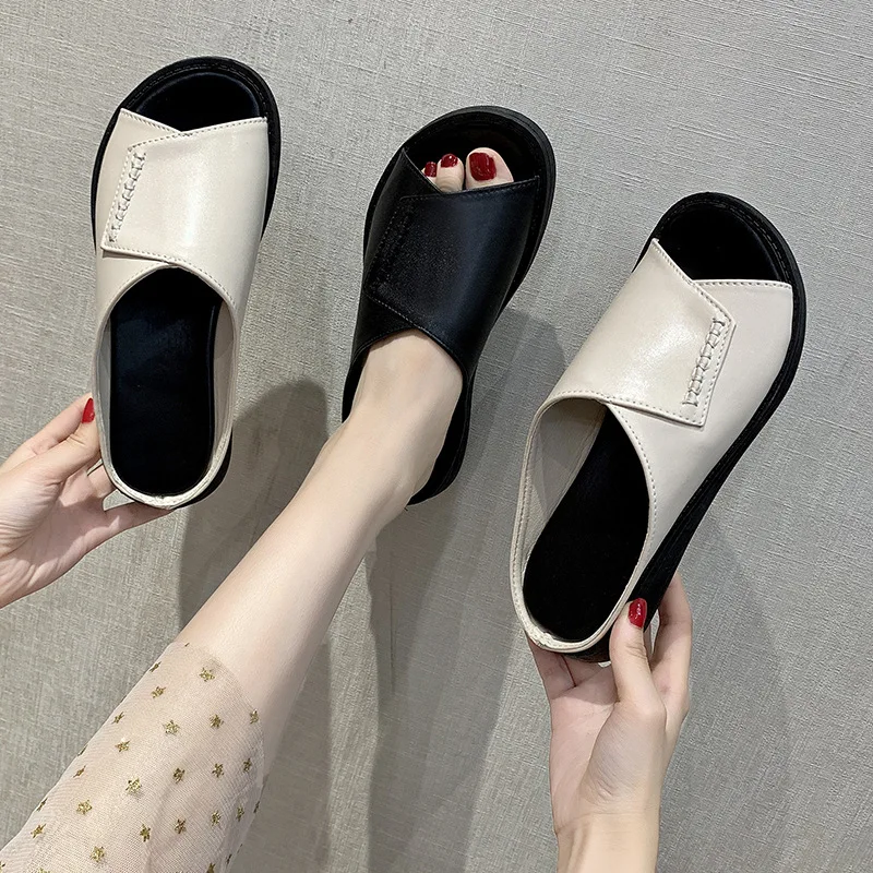 2022 Summer fashion new slippers women indoor and outdoor non-slip comfortable beach slippers
2022 Summer fashion new slippers women indoor and outdoor non-slip comfortable beach slippers