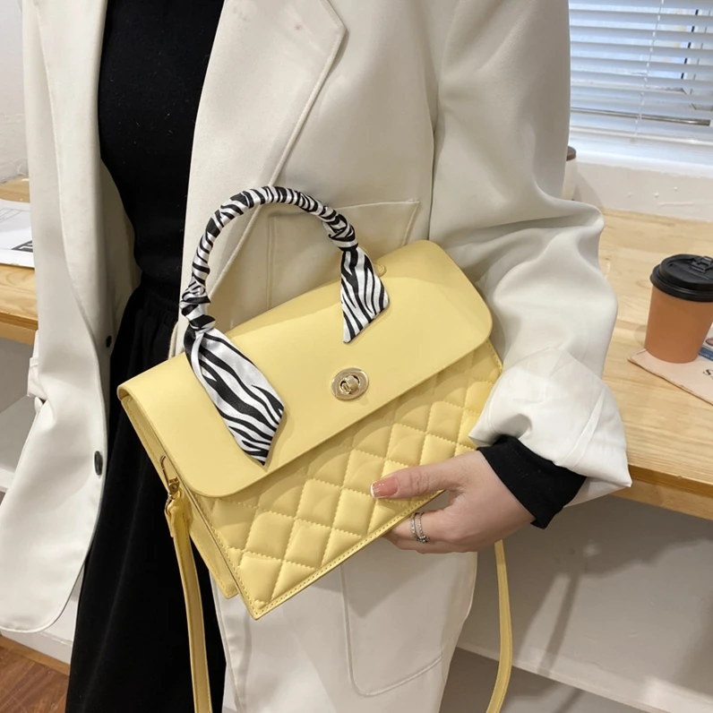 XP1333 Popular female 2021 new trend fashion atmosphere portable foreign solid color retro single shoulder messenger bag
XP1333 Popular female 2021 new trend fashion atmosphere portable foreign solid color retro single shoulder messenger bag