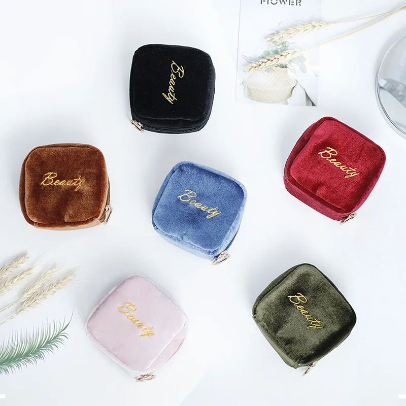 Camino Soft Velvet Lipstick Bag Portable Travel Purse Small Storage Bag Mini Cosmetic Bag, Customized color
Camino Soft Velvet Lipstick Bag Portable Travel Purse Small Storage Bag Mini Cosmetic Bag, Customized color