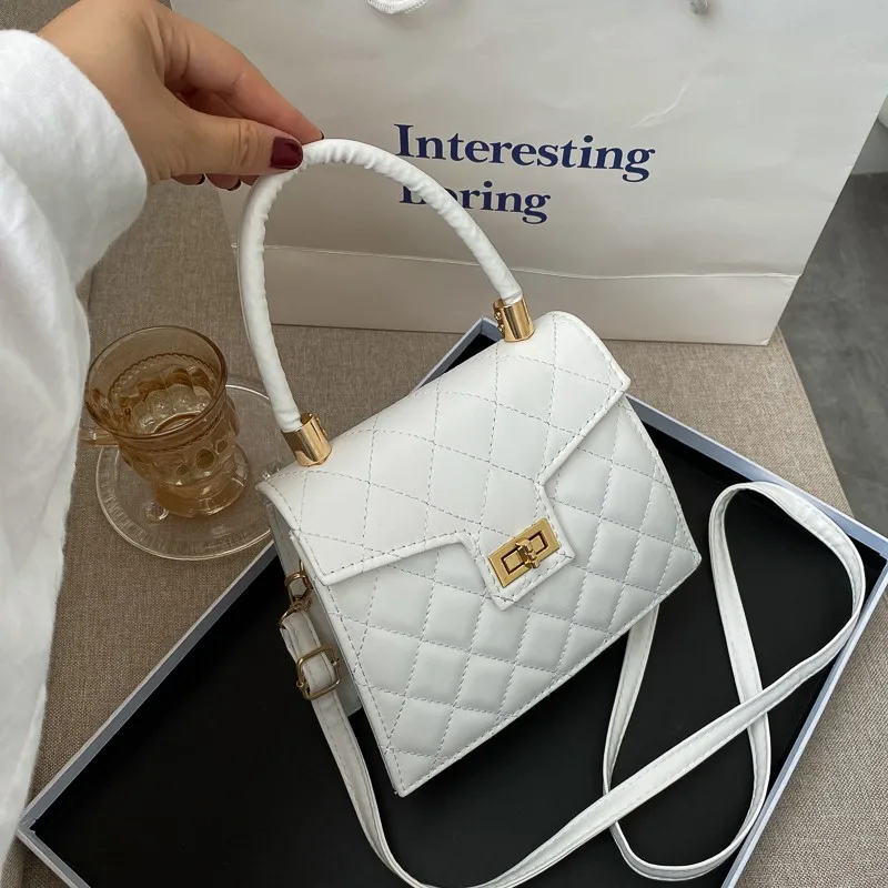 2021 fashion embroidery ladies mini sling shoulder handbags luxury pu leather women cross body bags with lock, Blue, black,white or custom made
2021 fashion embroidery ladies mini sling shoulder handbags luxury pu leather women cross body bags with lock, Blue, black,white or custom made