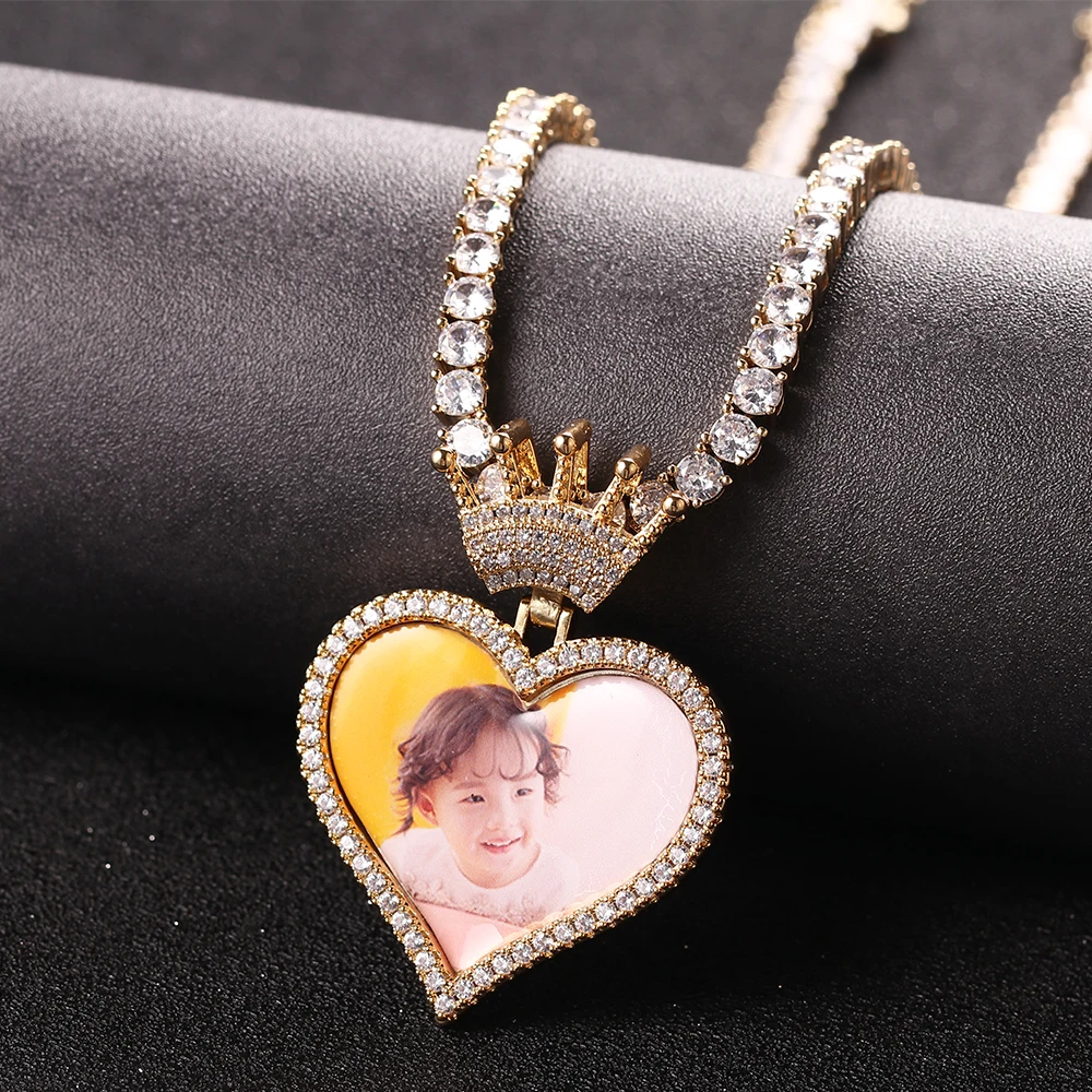 Creative Ornaments Hot Sale Iced Out Heart-Shape Memory Medallions Photo Crown Pendant Custom Picture Pendant Necklace
Creative Ornaments Hot Sale Iced Out Heart-Shape Memory Medallions Photo Crown Pendant Custom Picture Pendant Necklace