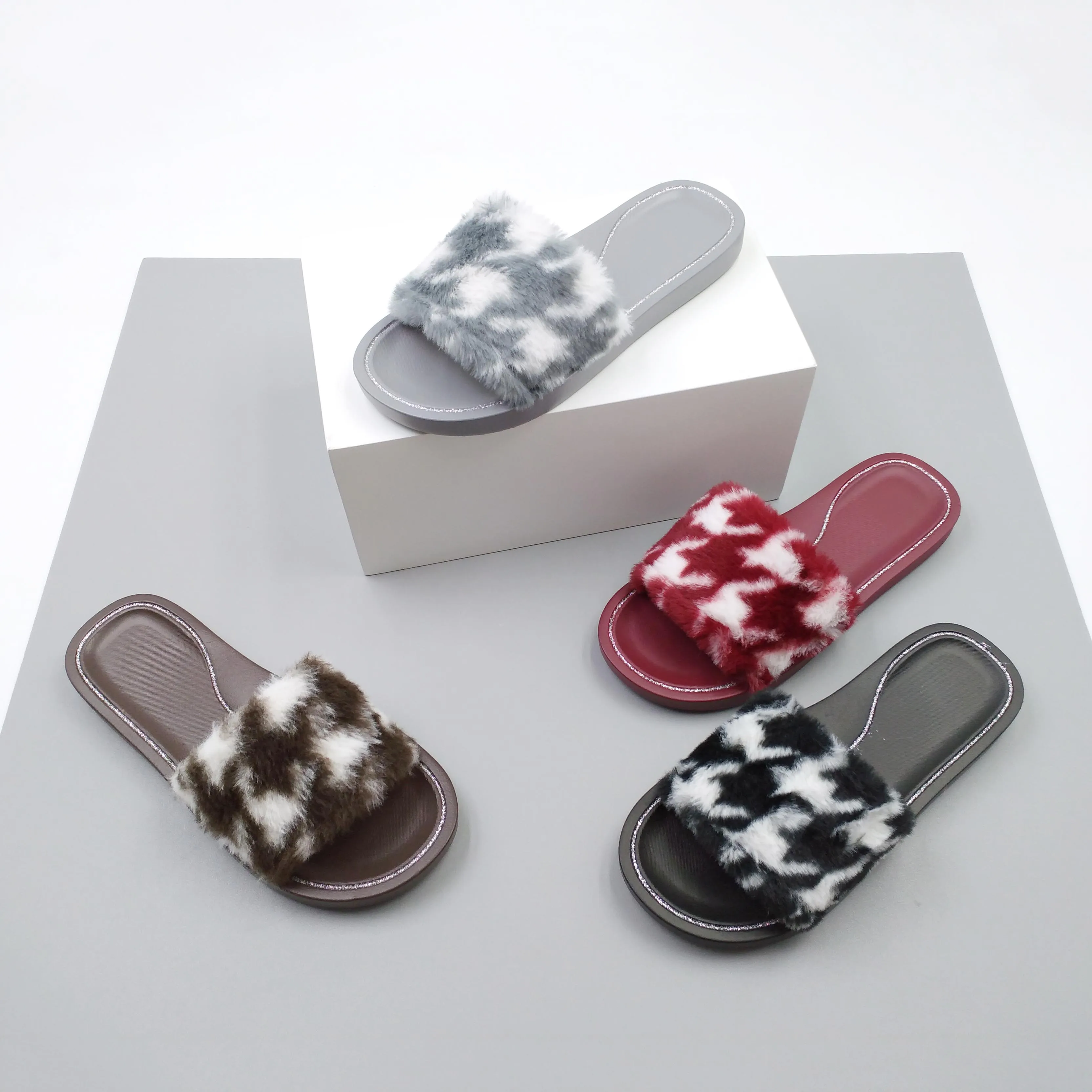 Summer fashion Europe and the United States pure color flat bottom lady fur slides wool women footwear slippers, Red, brown, black and grey
Summer fashion Europe and the United States pure color flat bottom lady fur slides wool women footwear slippers, Red, brown, black and grey