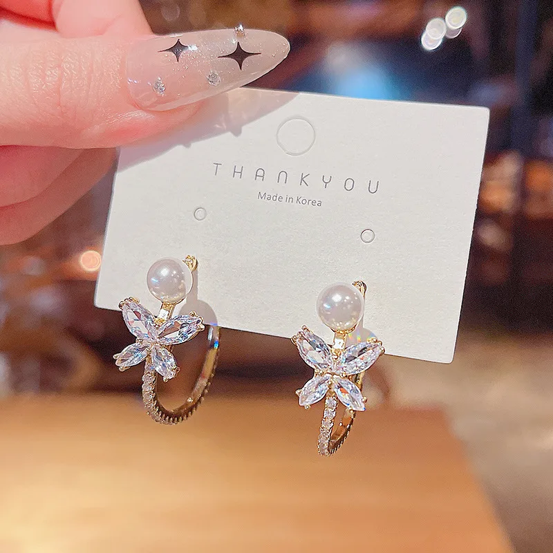 New Arrival Exquisite Real Gold Plated Pearl C Shape Earring Sterling Silver Post CZ Zircon Butterfly Hoop Earrings
New Arrival Exquisite Real Gold Plated Pearl C Shape Earring Sterling Silver Post CZ Zircon Butterfly Hoop Earrings