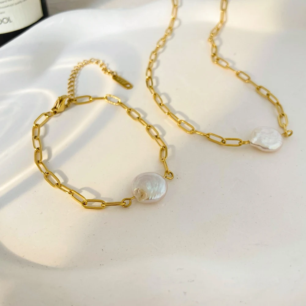 18K Gold Plated Elegant Irregular Freshwater Pearl Pendant Pin Link Chain Necklace bracelet Trend Stainless Steel Jewelry set
18K Gold Plated Elegant Irregular Freshwater Pearl Pendant Pin Link Chain Necklace bracelet Trend Stainless Steel Jewelry set