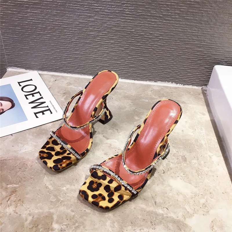 2022 New Summer Women Slippers Fashion Slippers Open Toe Crystal High Heels Shoes Spike Heels Leopard Sandals 9CM Pumps
2022 New Summer Women Slippers Fashion Slippers Open Toe Crystal High Heels Shoes Spike Heels Leopard Sandals 9CM Pumps