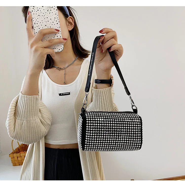 Wholesale winter new rivet small square bag portable Pu small square bag simple fashion single women's shoulder bags
Wholesale winter new rivet small square bag portable Pu small square bag simple fashion single women's shoulder bags
