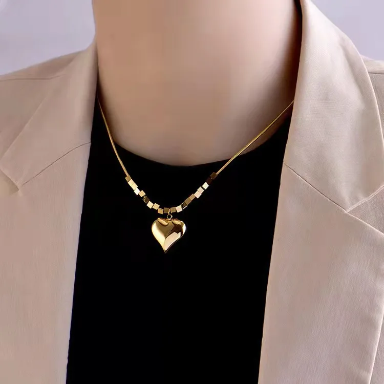 Hip Hop Stainless Steel Clavicle Chain Necklace Women Cube Titanium Steel 18k Gold Plated Heart Pendant Necklace, As picture
Hip Hop Stainless Steel Clavicle Chain Necklace Women Cube Titanium Steel 18k Gold Plated Heart Pendant Necklace, As picture
